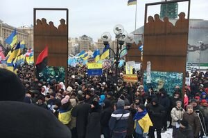 В Киеве на Майдане начался Марш за импичмент Порошенко