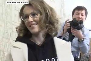 "Надо участвовать даже если есть нарушения": Собчак проголосовала на выборах президента РФ