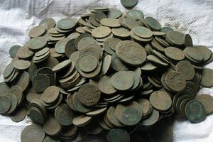 Украинец пытался вывезти более 80 старинных монет из Беларуси