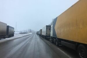 Россия частично приостановила пропуск грузовиков из Украины: на границе образовалась пробка