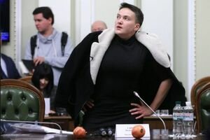 Снятие неприкосновенности с Савченко: за нардепом под Раду приехали микроавтобусы