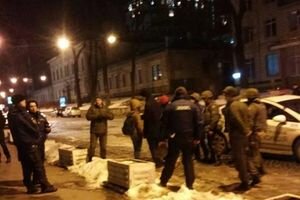Группа неизвестных избила охранника консульства Польши в Киеве
