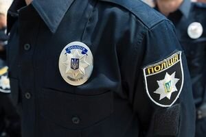 Пьяные иностранцы избили нацгвардейца возле посольства Польши в Киеве