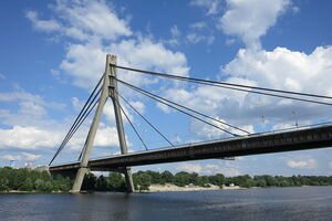 В Киеве мужчина прыгнул с моста