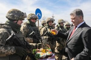 Держите порох сухим: Порошенко встретился с украинскими военными на Донбассе