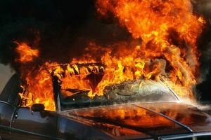 В Киеве за ночь сгорели три автомобиля