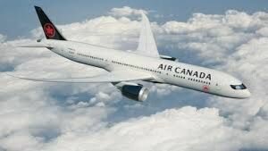 В Канаде пилот смог посадить самолет с поврежденными шасси