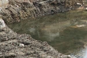 В Донецкой области ребенок утонул в яме с водой