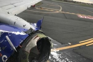 Трагедия в небе: из-за взрыва двигателя американского авиалайнера погибла пассажирка