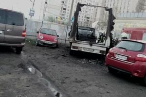 В Оболонском районе Киева за ночь сгорели четыре автомобиля (фото)