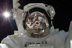 Астронавты NASA успешно вырастили еду в открытом космосе