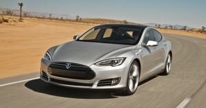Киевская чиновница задекларировала "подарочную" Tesla Model S за 50000 грн