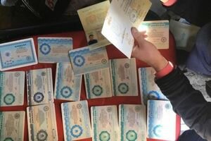 В Киеве поймали мошенников, которые изготавливали поддельные дипломы об образовании
