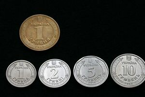 В Украине вышли в оборот монеты в 1 и 2 гривны
