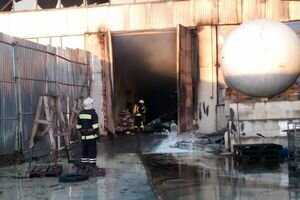 Пожар на заводе автошин в Белой Церкви: медики предупредили об угрозе химического отравления