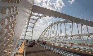 Охраняют Крымский мост: в ФСБ РФ объяснили досмотр судов в Керченском проливе