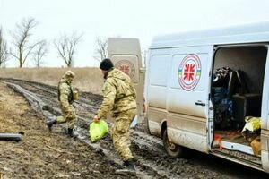 Боевики на Донбассе выпустили ракету по автомобилю с гумпомощью и уничтожили его