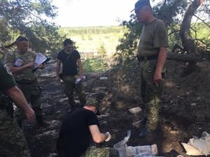 В Луганской области после пожара в лесу обнаружили тайник с гранатометами