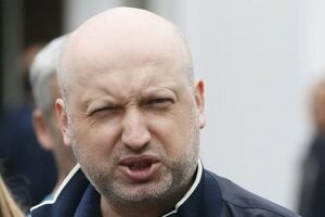 Турчинов получил меньше зарплаты за апрель, чем его заместители с премиями по 40 тыс. грн