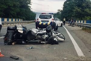 Пьяный водитель на Mercedes сбил байкеров на трассе Киев - Чоп, есть пострадавшие