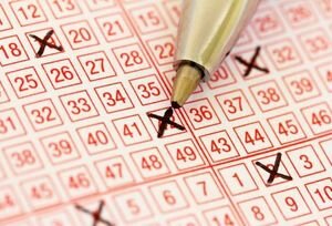 В США 79-летний мужчина случайно выиграл почти $2 млн в лотерею 