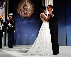 Обама вместе с супругой будет заниматься продюсированием: экс-президент подписал контракт с Netflix 