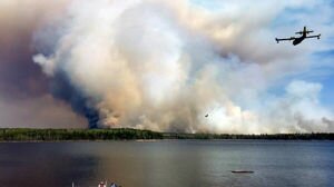 В Канаде из-за лесного пожара пришлось эвакуировать тысячи человек
