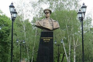 Вятрович заявил, что все памятники Жукову в Украине нужно демонтировать