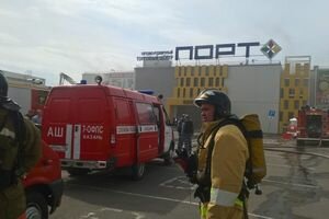 В российской Казани вновь произошел пожар в крупном ТЦ: пламя охватило 200 кв. метров площади