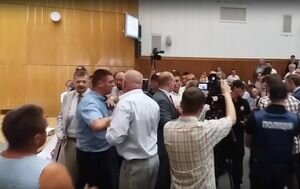 В Тернополе Мосийчук подрался с местным депутатом прямо на заседании облсовета (видео)