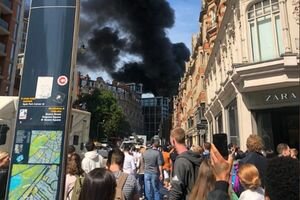 В Лондоне вспыхнул масштабный пожар в отеле: с огнем борются сотня спасателей (фото, видео)