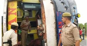 В Индии автобус перевернулся при попытке обогнать автомобиль, погибли 17 пассажиров
