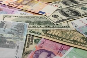 Гривна стала лидером в списке укрепившихся к доллару валют за первое полугодие 2018 года