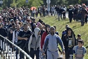 "Музыка изменилась": в МВД Италии закрыли порты для двух судов с беженцами
