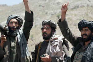 Талибы убили 30 солдат Афганистана и захватили военную базу после трехдневного перемирия