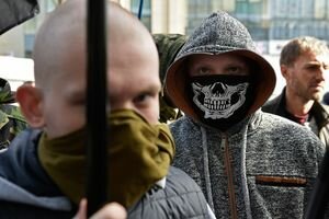 Радикалы заявили, что разогнали коктейлями Молотова еще один лагерь ромов на окраине Киева
