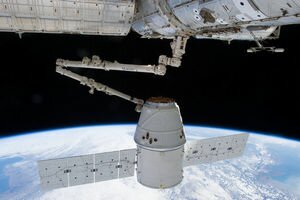 SpaceX запустит в космос грузовой корабль Dragon с едой и плюшевым псом на борту
