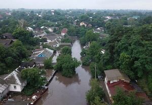 Мощный ливень затопил Чернигов: спасатели откачивают воду и отселяют жильцов пострадавших домов
