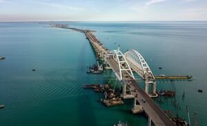 Google Maps подписал Крымский мост одновременно на украинском и русском языках 