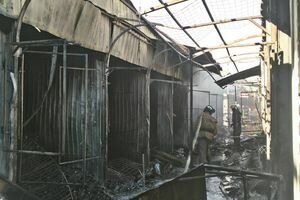 В Славянске произошел пожар на центральном рынке: двое госпитализированы