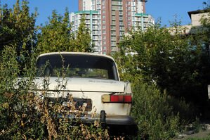 Страна непобежденного автохлама: почему в Украине не могут справиться с брошенными машинами?