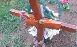 Под Одессой подросток обиделся на подруг и сломал более 50 могильных крестов 