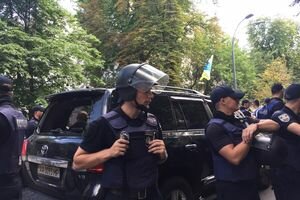 Владельцы авто на еврономерах разбили машину народного депутата: пострадал один из активистов