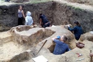 Археологи обнаружили в Чернигове старинное семиярусное кладбище. Фото