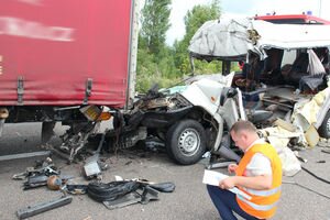 Жуткое ДТП с 10 погибшими под Житомиром: у водителя не было прав для управления маршруткой