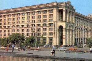 "Укрпочта" планирует сдать в аренду первый этаж киевского Главпочтамта под супермаркет