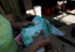 В Венесуэле отменили запрет на обмен валюты для населения, действовавший с 2003 года