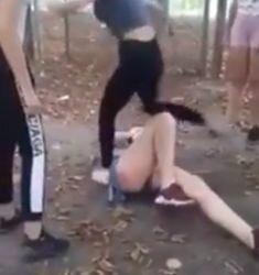 Беззащитную девочку в Одессе жестоко избили из-за парня