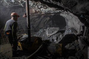 В ДНР рухнула крыша шахты: под завалом остались четыре горняка