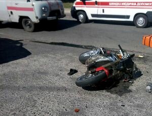 В Харьковской области столкнулись легковушка и мотоцикл: двое погибших